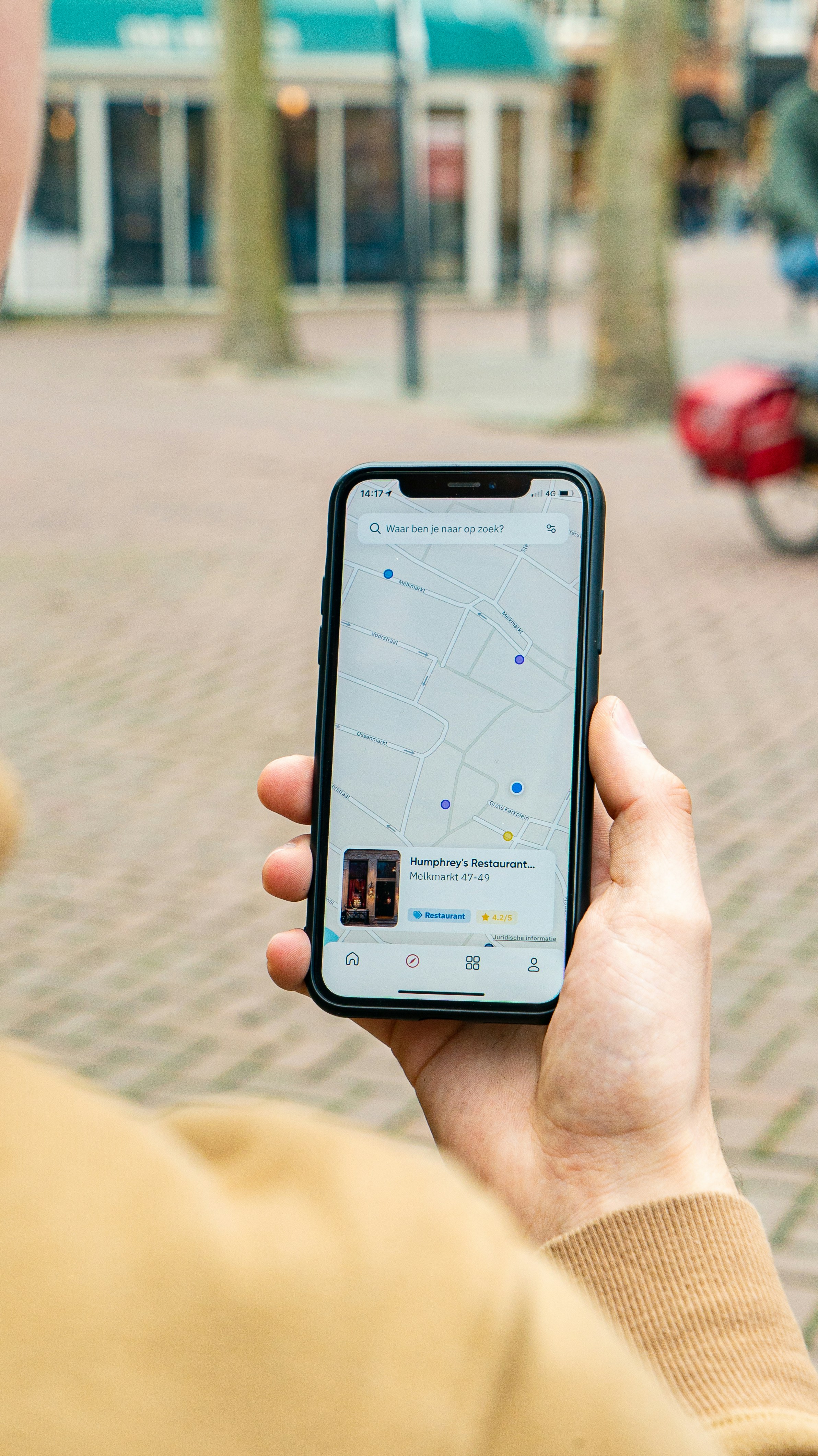 Mobile mapping application showing location interface